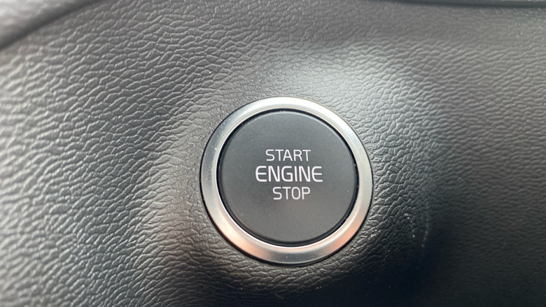 Volvo XC40 2.0 B3P Plus Black Edition 5dr Auto Petrol Estate